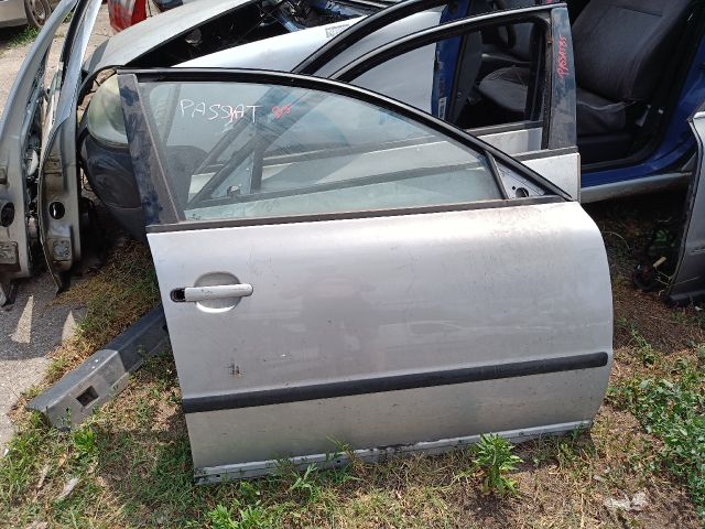 bontott VW PASSAT B5 Jobb első Ajtó (Részeivel)