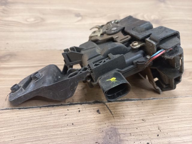 bontott VW PASSAT B5 Jobb első Ajtózár