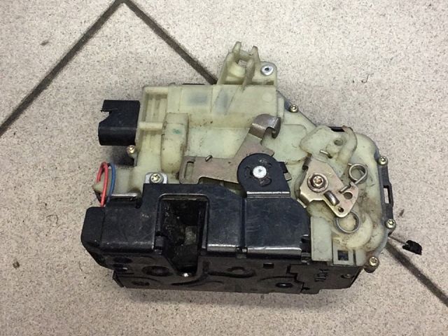 bontott VW PASSAT B5 Jobb első Ajtózár