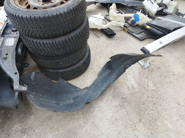 bontott VW PASSAT B5 Jobb első Dobbetét (Kerékjárati, Műanyag)