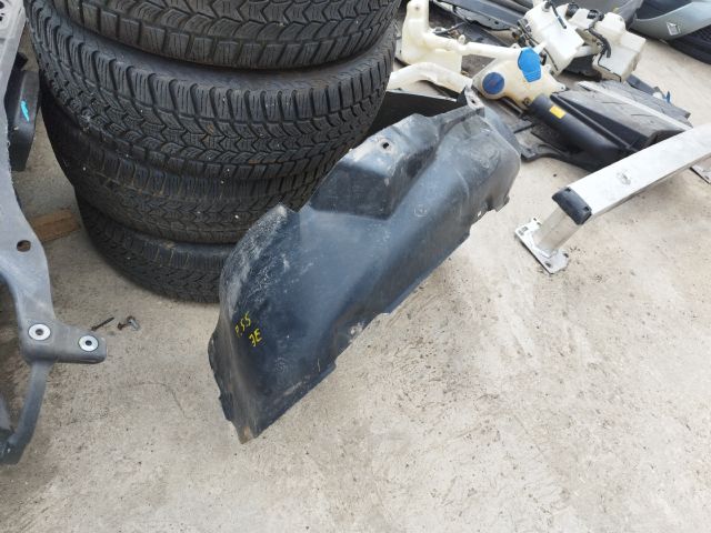 bontott VW PASSAT B5 Jobb első Dobbetét (Kerékjárati, Műanyag)