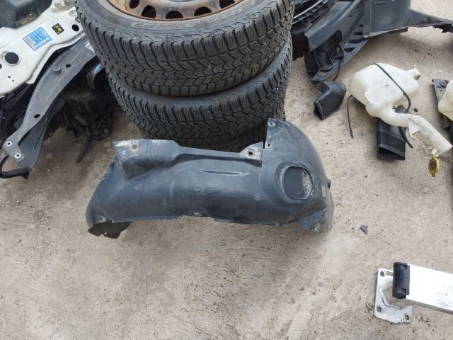 bontott VW PASSAT B5 Jobb első Dobbetét (Kerékjárati, Műanyag)