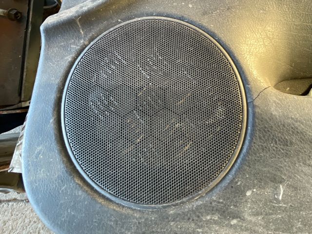 bontott VW PASSAT B5 Jobb első Hangszóró Burkolat