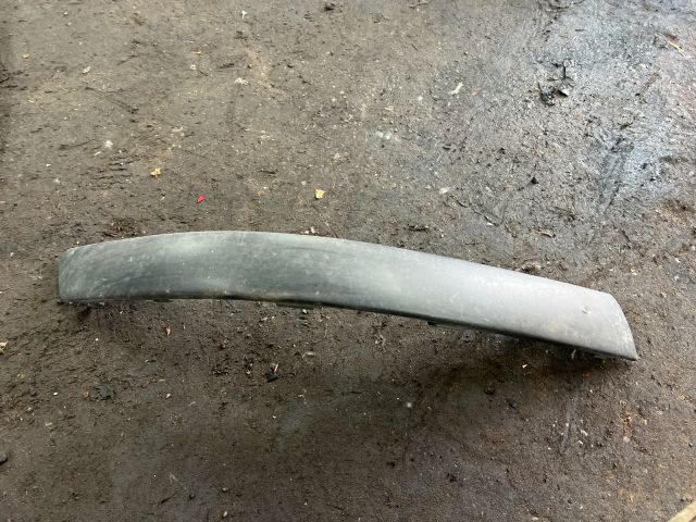 bontott VW PASSAT B5 Jobb első Lökhárító Díszléc