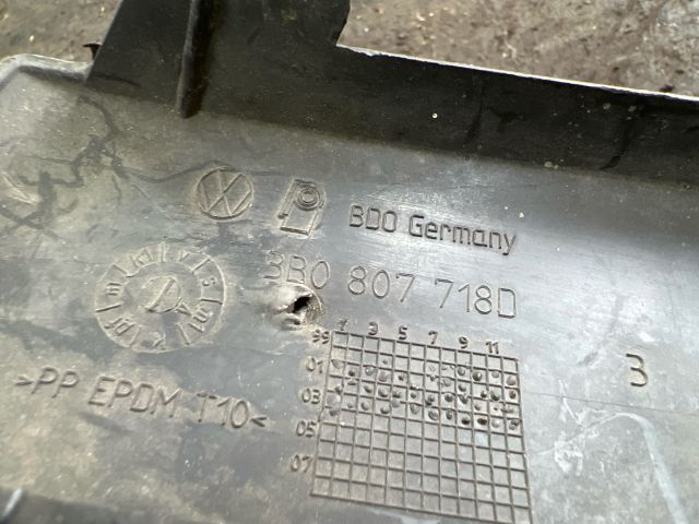 bontott VW PASSAT B5 Jobb első Lökhárító Díszléc