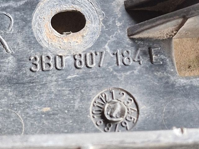 bontott VW PASSAT B5 Jobb első Oldal Lökhárító Tartó (Műanyag)