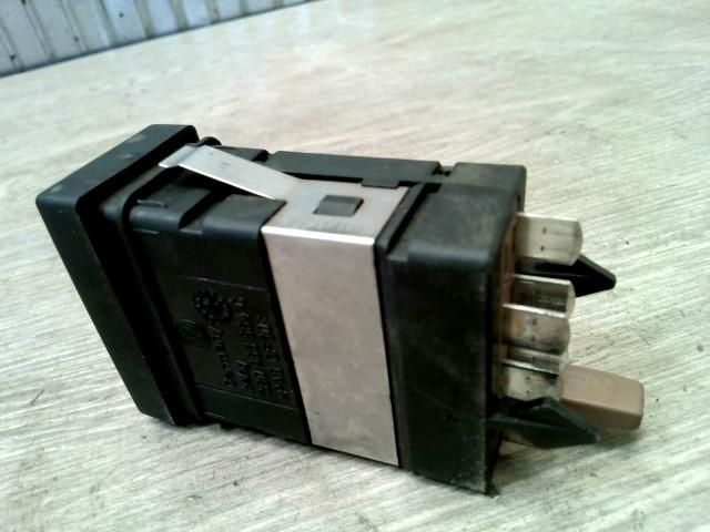 bontott VW PASSAT B5 Jobb első Ülésfűtés Kapcsoló