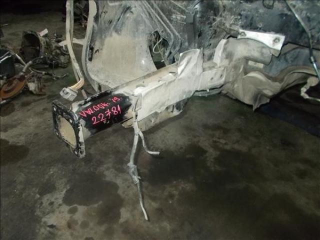 bontott VW PASSAT B5 Jobb első Ütközéscsillapító