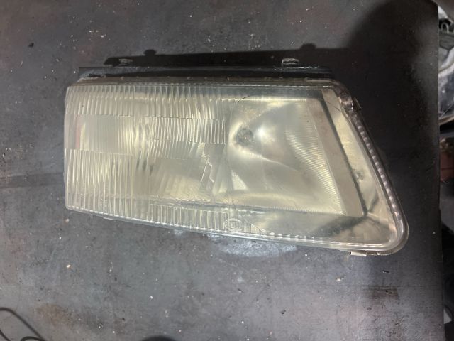 bontott VW PASSAT B5 Jobb Fényszóró