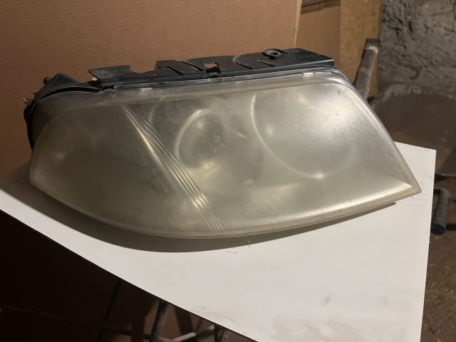 bontott VW PASSAT B5 Jobb Fényszóró