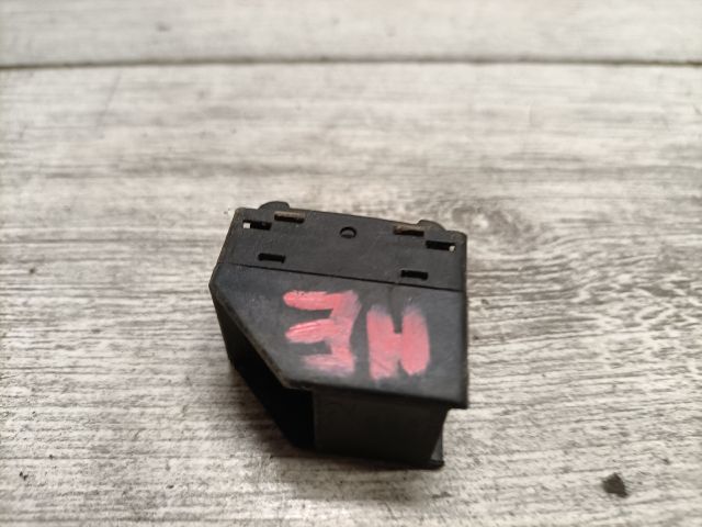 bontott VW PASSAT B5 Jobb hátsó Ablakemelő Kapcsoló