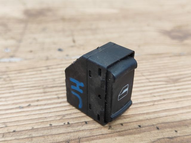 bontott VW PASSAT B5 Jobb hátsó Ablakemelő Kapcsoló