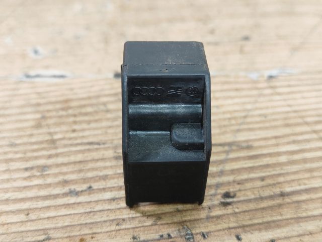 bontott VW PASSAT B5 Jobb hátsó Ablakemelő Kapcsoló