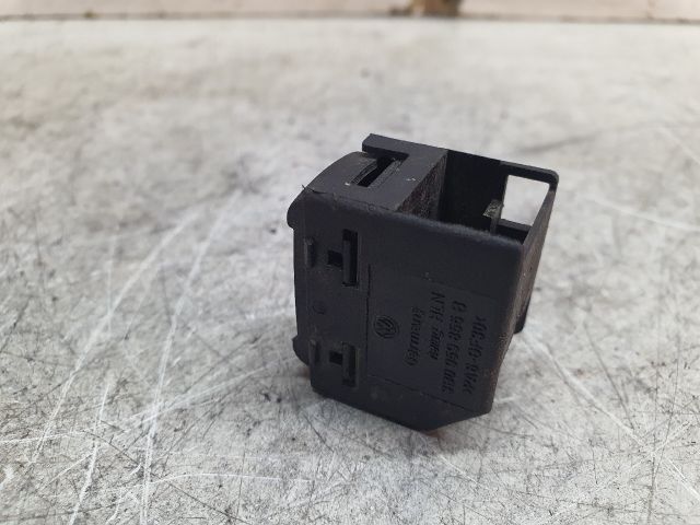 bontott VW PASSAT B5 Jobb hátsó Ablakemelő Kapcsoló