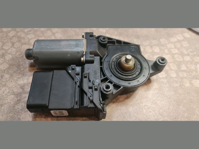 bontott VW PASSAT B5 Jobb hátsó Ablakemelő Motor