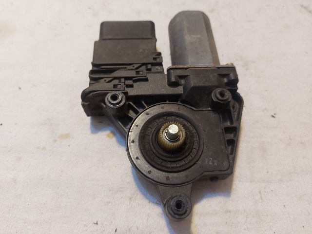bontott VW PASSAT B5 Jobb hátsó Ablakemelő Motor