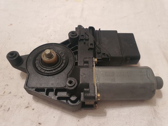 bontott VW PASSAT B5 Jobb hátsó Ablakemelő Motor