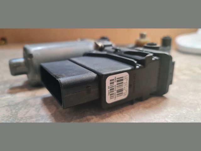 bontott VW PASSAT B5 Jobb hátsó Ablakemelő Motor