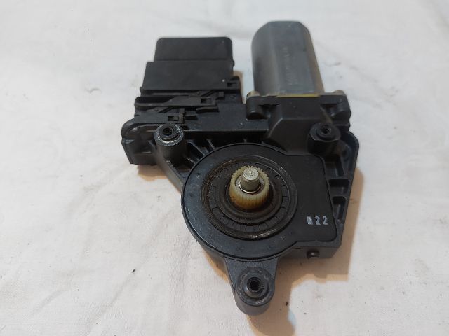 bontott VW PASSAT B5 Jobb hátsó Ablakemelő Motor