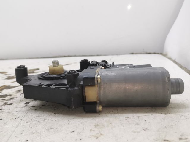 bontott VW PASSAT B5 Jobb hátsó Ablakemelő Motor