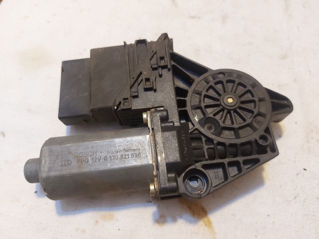 bontott VW PASSAT B5 Jobb hátsó Ablakemelő Motor
