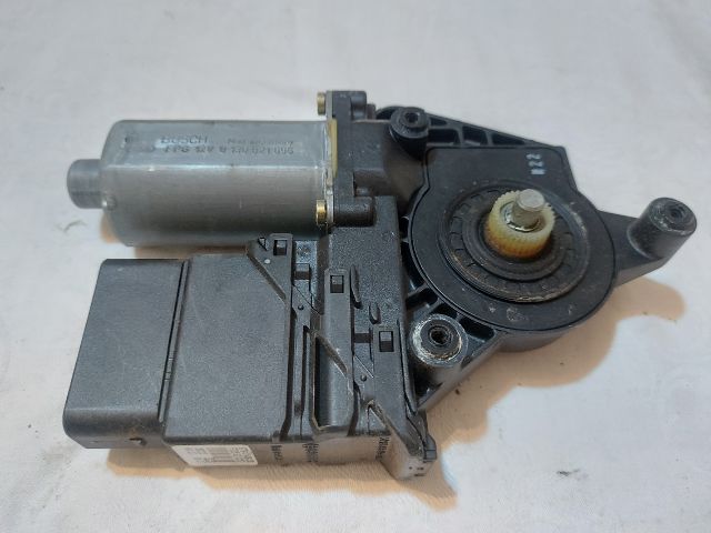 bontott VW PASSAT B5 Jobb hátsó Ablakemelő Motor