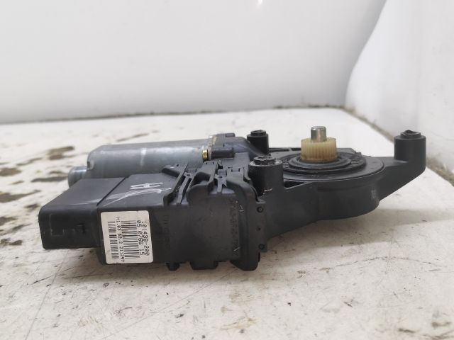 bontott VW PASSAT B5 Jobb hátsó Ablakemelő Motor