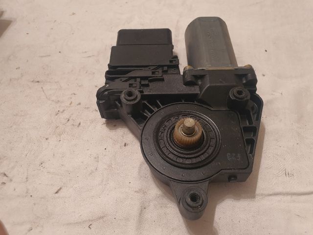 bontott VW PASSAT B5 Jobb hátsó Ablakemelő Motor
