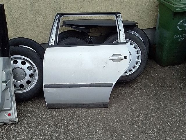 bontott VW PASSAT B5 Jobb hátsó Ajtó (Üres lemez)