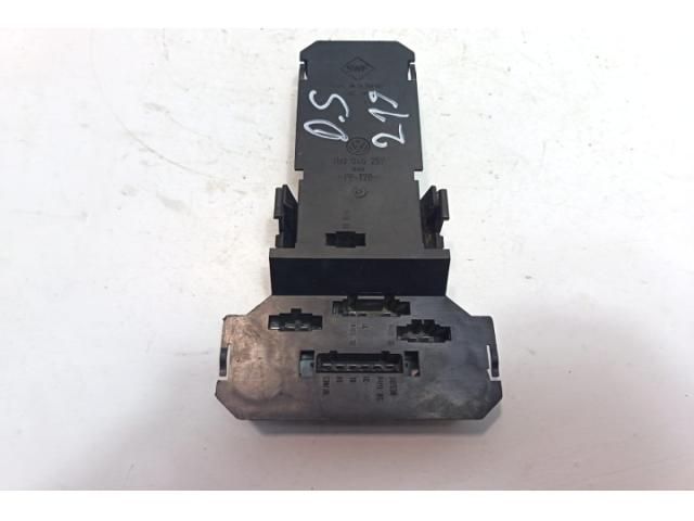 bontott VW PASSAT B5 Jobb Hátsó Lámpa Foglalat