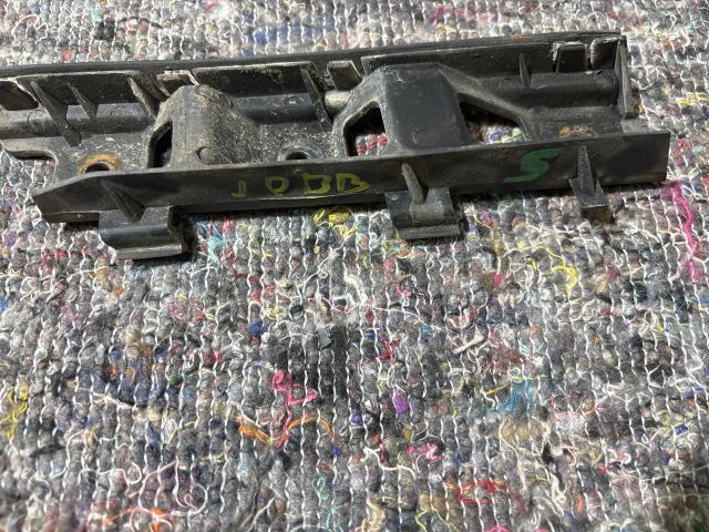 bontott VW PASSAT B5 Jobb hátsó Oldal Lökhárító Tartó (Műanyag)