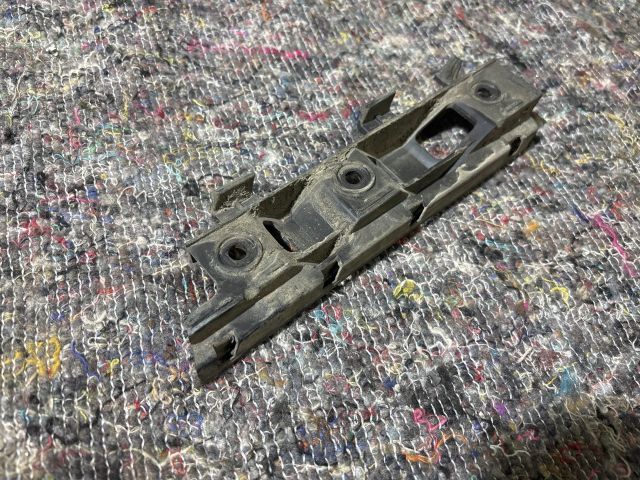 bontott VW PASSAT B5 Jobb hátsó Oldal Lökhárító Tartó (Műanyag)