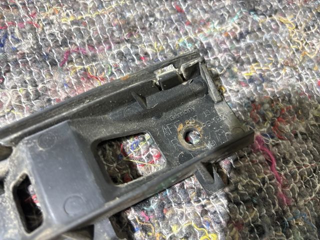 bontott VW PASSAT B5 Jobb hátsó Oldal Lökhárító Tartó (Műanyag)