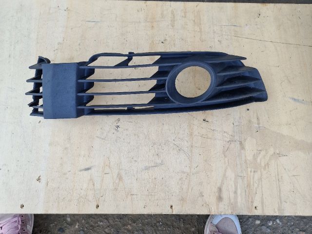 bontott VW PASSAT B5 Jobb Ködlámpa Rács