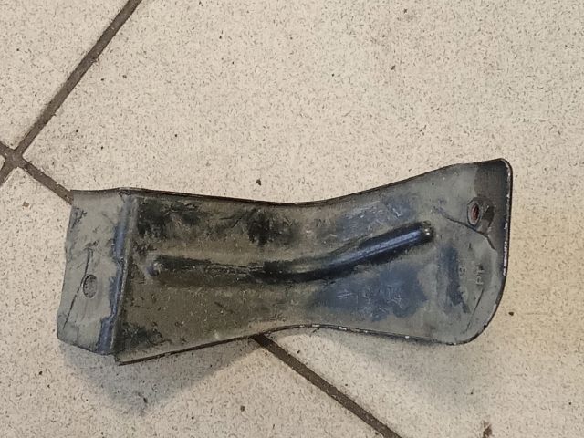 bontott VW PASSAT B5 Jobb Sárvédő Oldaltartó