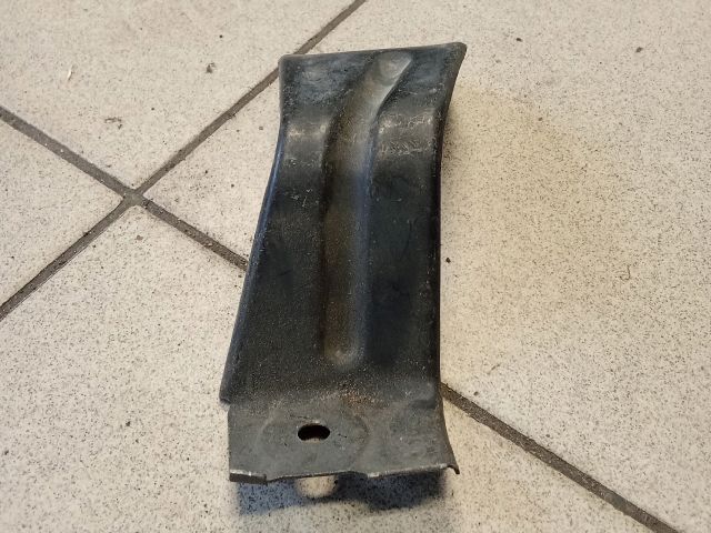 bontott VW PASSAT B5 Jobb Sárvédő Oldaltartó