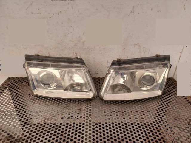 bontott VW PASSAT B5 Jobb Xenon Fényszóró