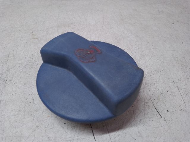 bontott VW PASSAT B5 Kiegyenlítőtartály Sapka