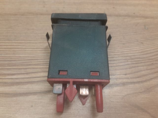 bontott VW PASSAT B5 Kipörgésgátló Kapcsoló