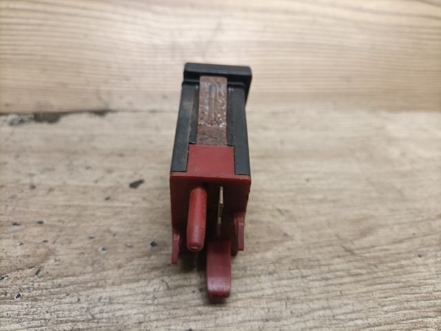 bontott VW PASSAT B5 Kipörgésgátló Kapcsoló