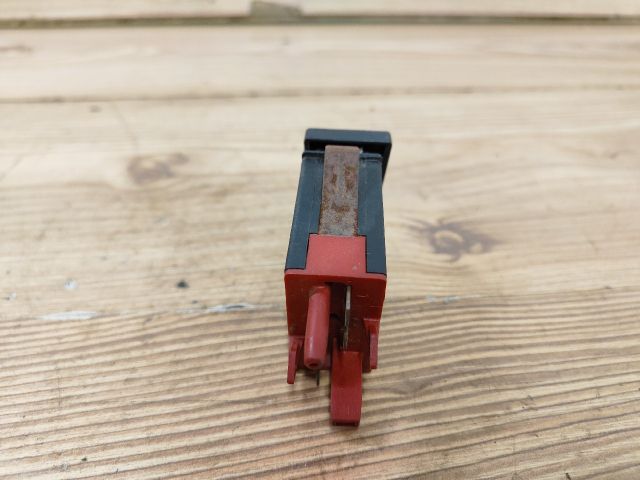 bontott VW PASSAT B5 Menetstabilizátor Kapcsoló