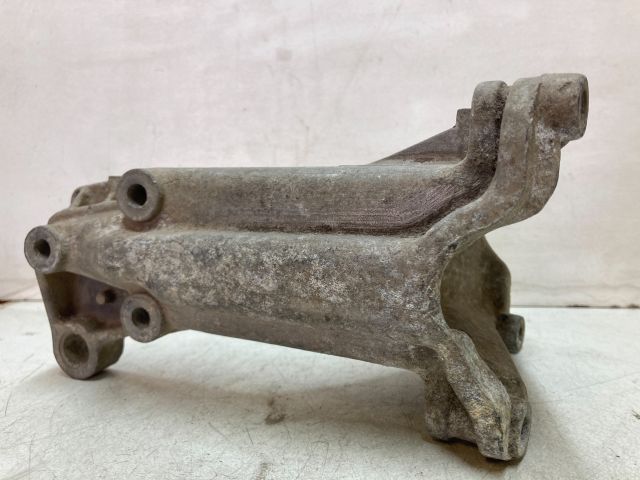 bontott VW PASSAT B5 Motor Tartó Bak (Fém)