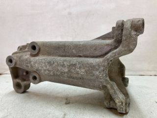 bontott VW PASSAT B5 Motor Tartó Bak (Fém)