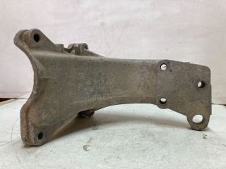 bontott VW PASSAT B5 Motor Tartó Bak (Fém)