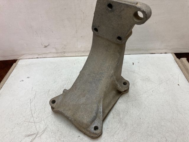 bontott VW PASSAT B5 Motor Tartó Bak (Fém)