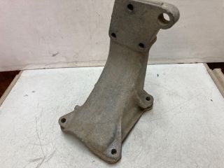 bontott VW PASSAT B5 Motor Tartó Bak (Fém)