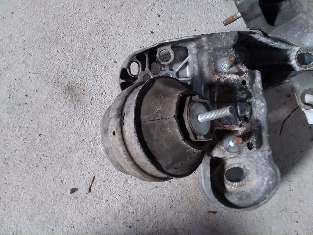 bontott VW PASSAT B5 Motor Tartó Bak Jobb