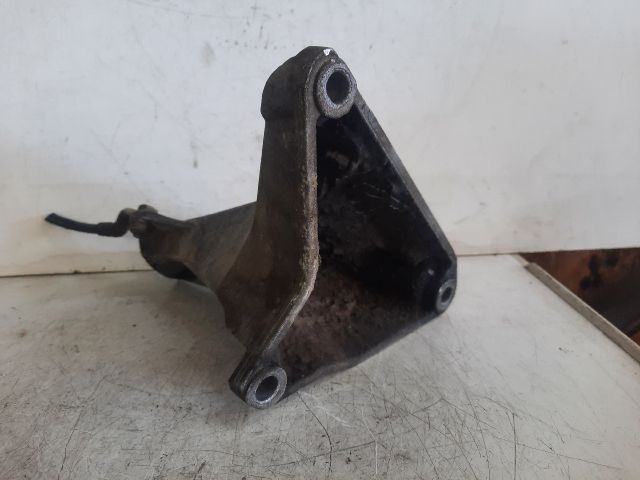 bontott VW PASSAT B5 Motor Tartó Bak Jobb