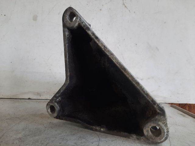 bontott VW PASSAT B5 Motor Tartó Bak Jobb