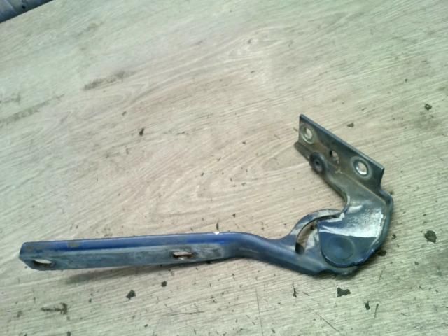 bontott VW PASSAT B5 Motorháztető Jobb Zsanér